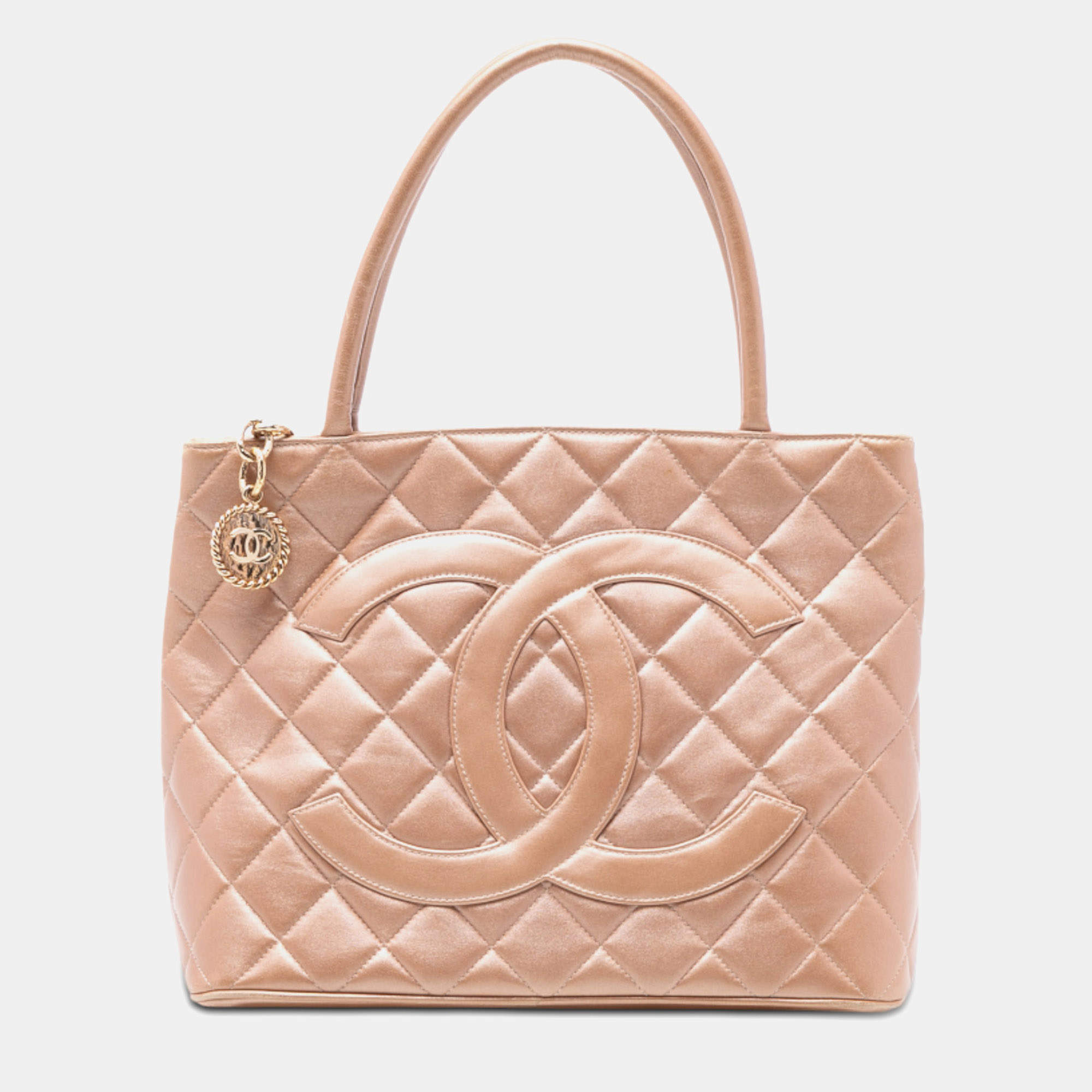 مملوكة مسبقًا حقيبة توت شانيل مدالية جلد خراف بنية