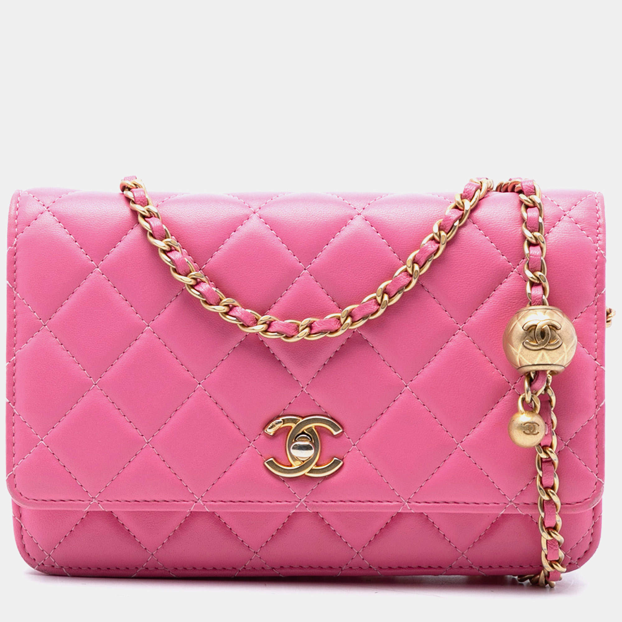 مملوكة مسبقًا Chanel Pink Lambskin Pearl Crush Wallet On Chain