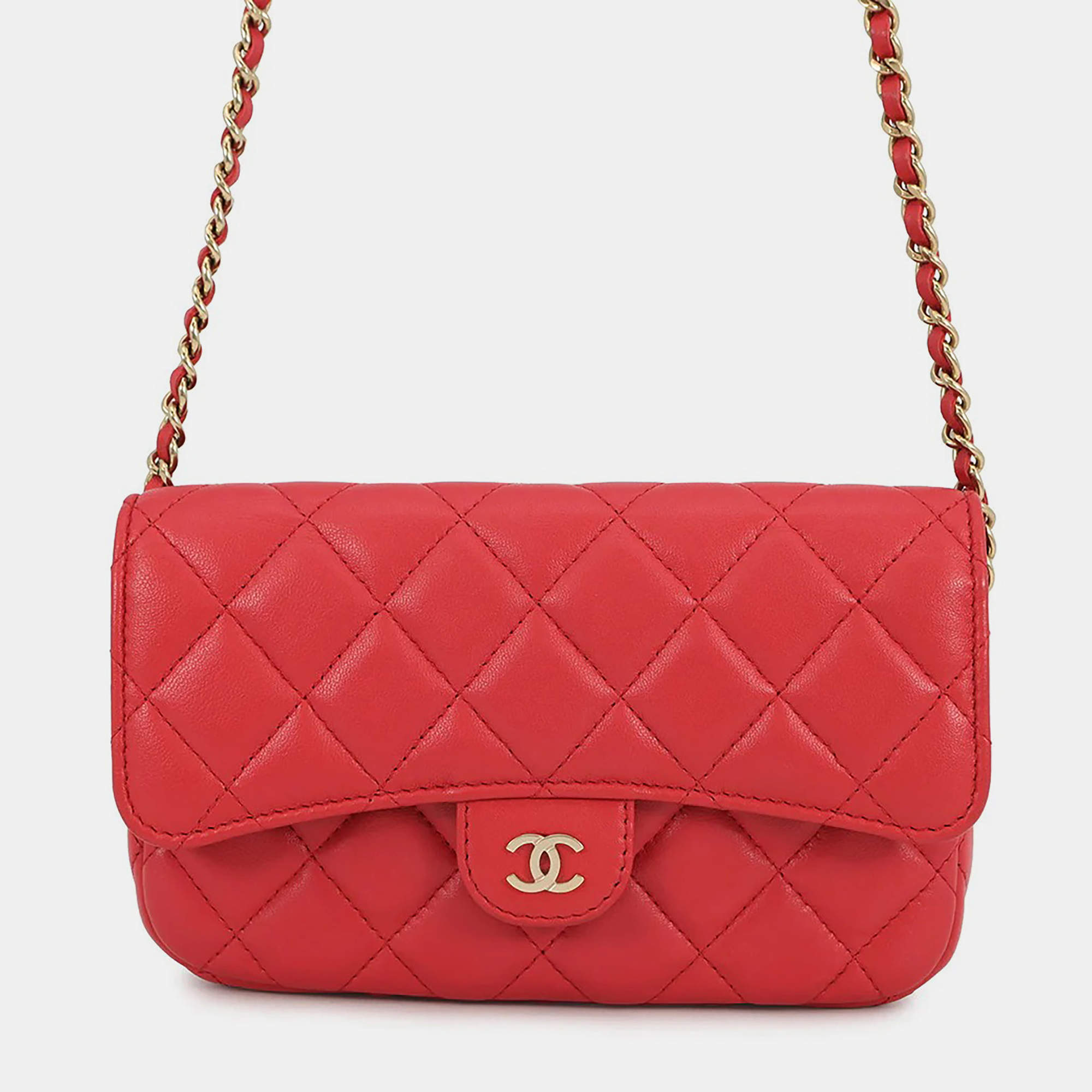 مملوكة مسبقًا Chanel Matelasse Flap Chain shoulder Phone Pouch Red Lambskin