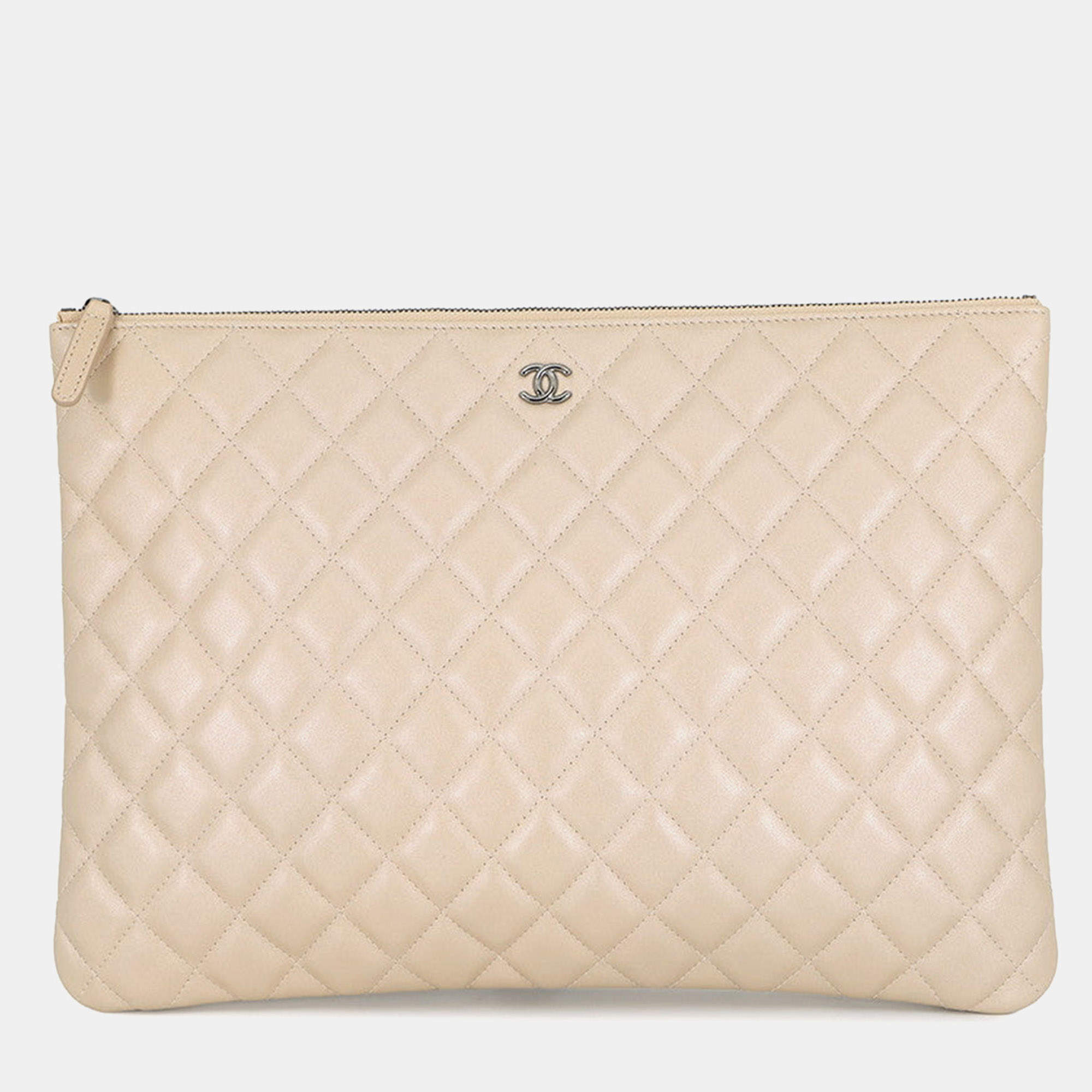 Pre Owned Chanel Matelasse Clutch Bag Beige Lambskin