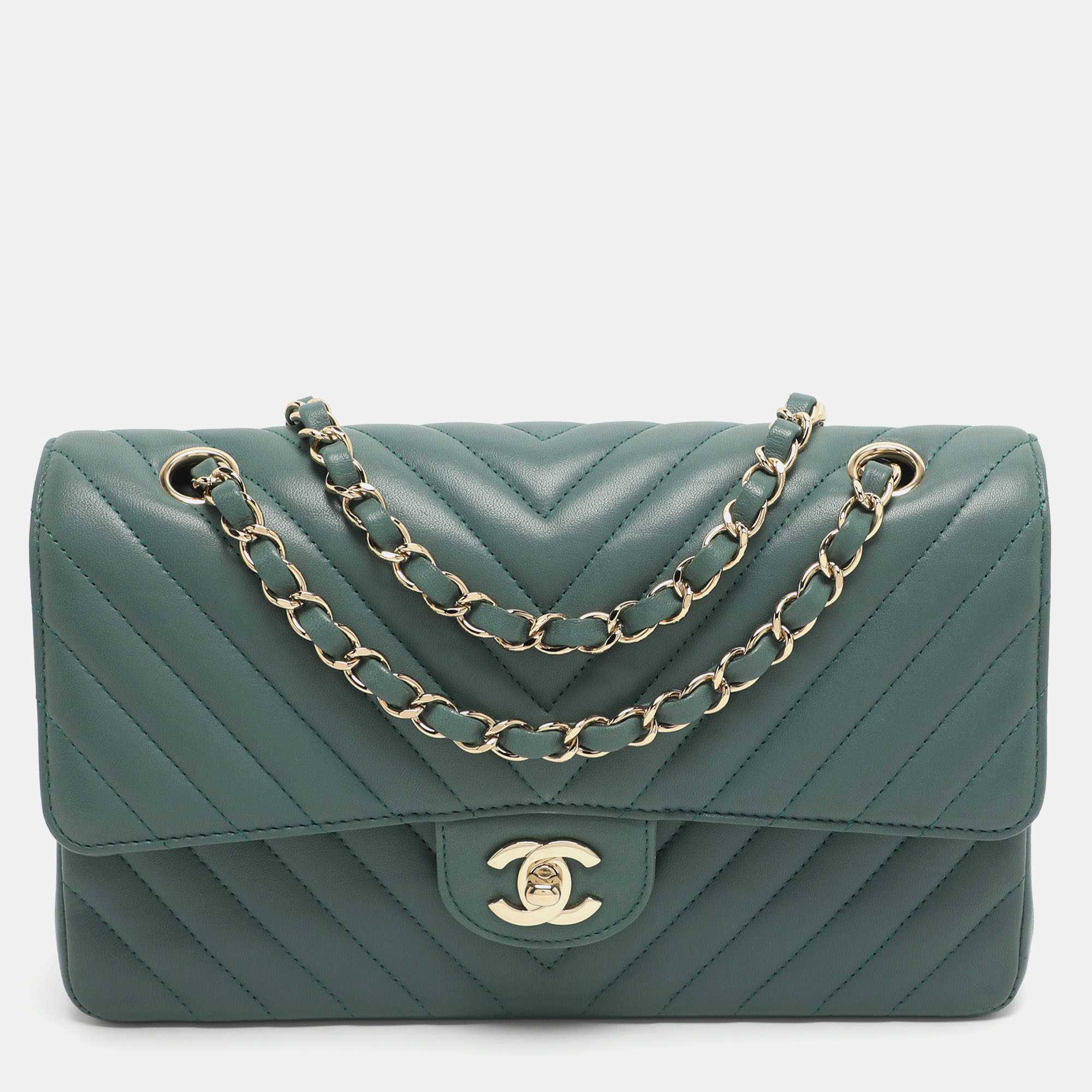 مملوكة مسبقًا Chanel Classic Double Flap Medium Green Chevron Leather Shoulder Bag