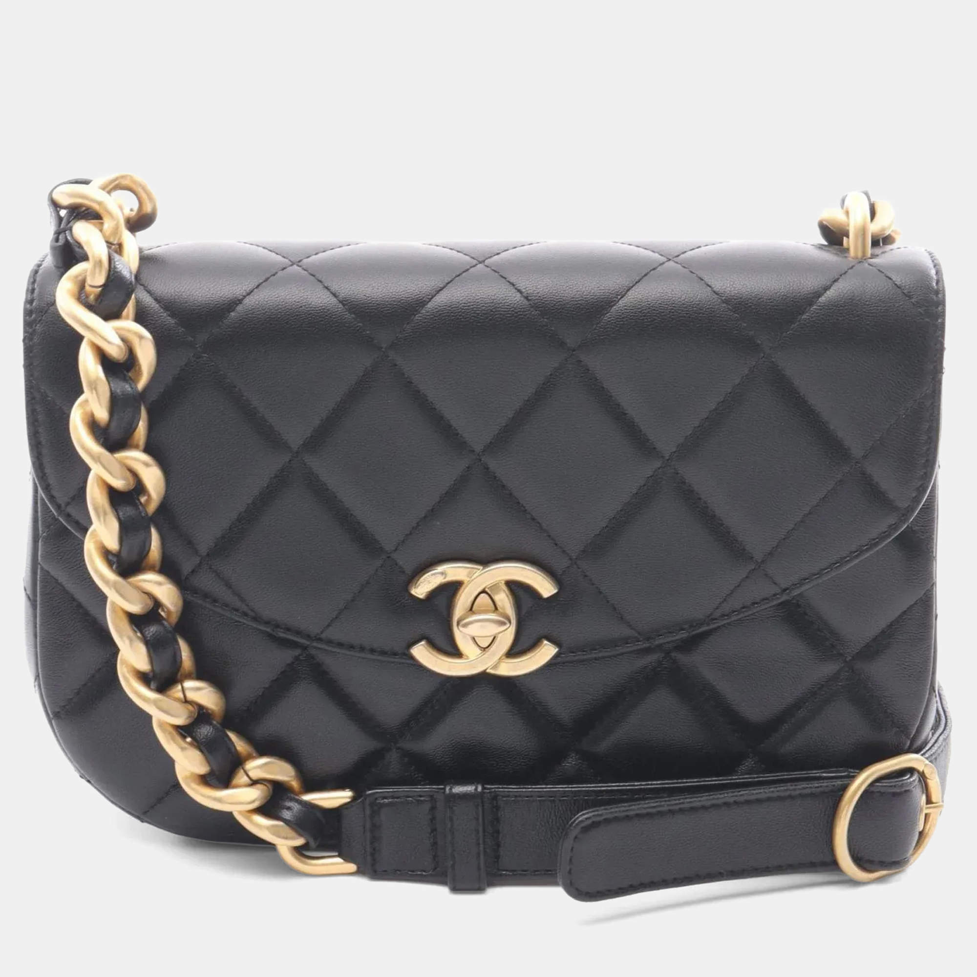 مملوكة مسبقًا حقيبة كتف شانيل ماتلاس جلد الحمل أسود