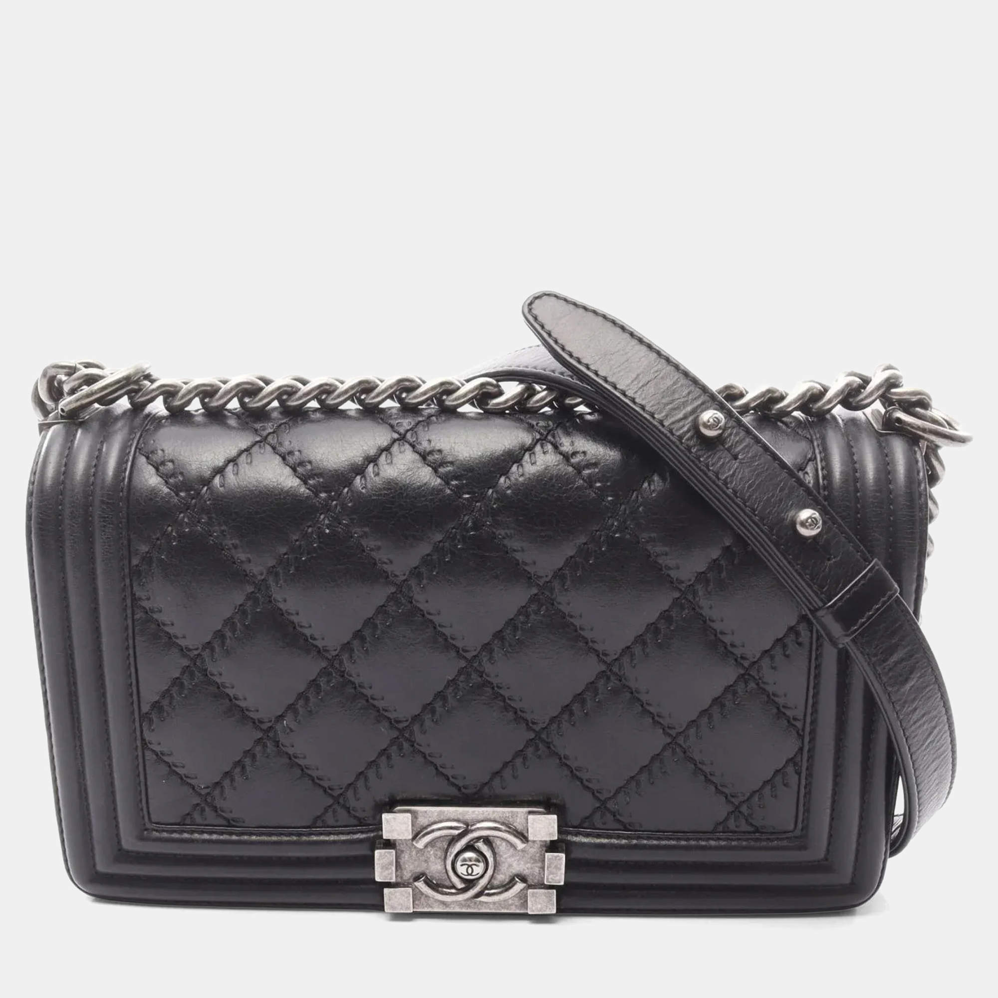 مملوكة مسبقًا Chanel Boy Chanel Shoulder Bag Lambskin Leather Black