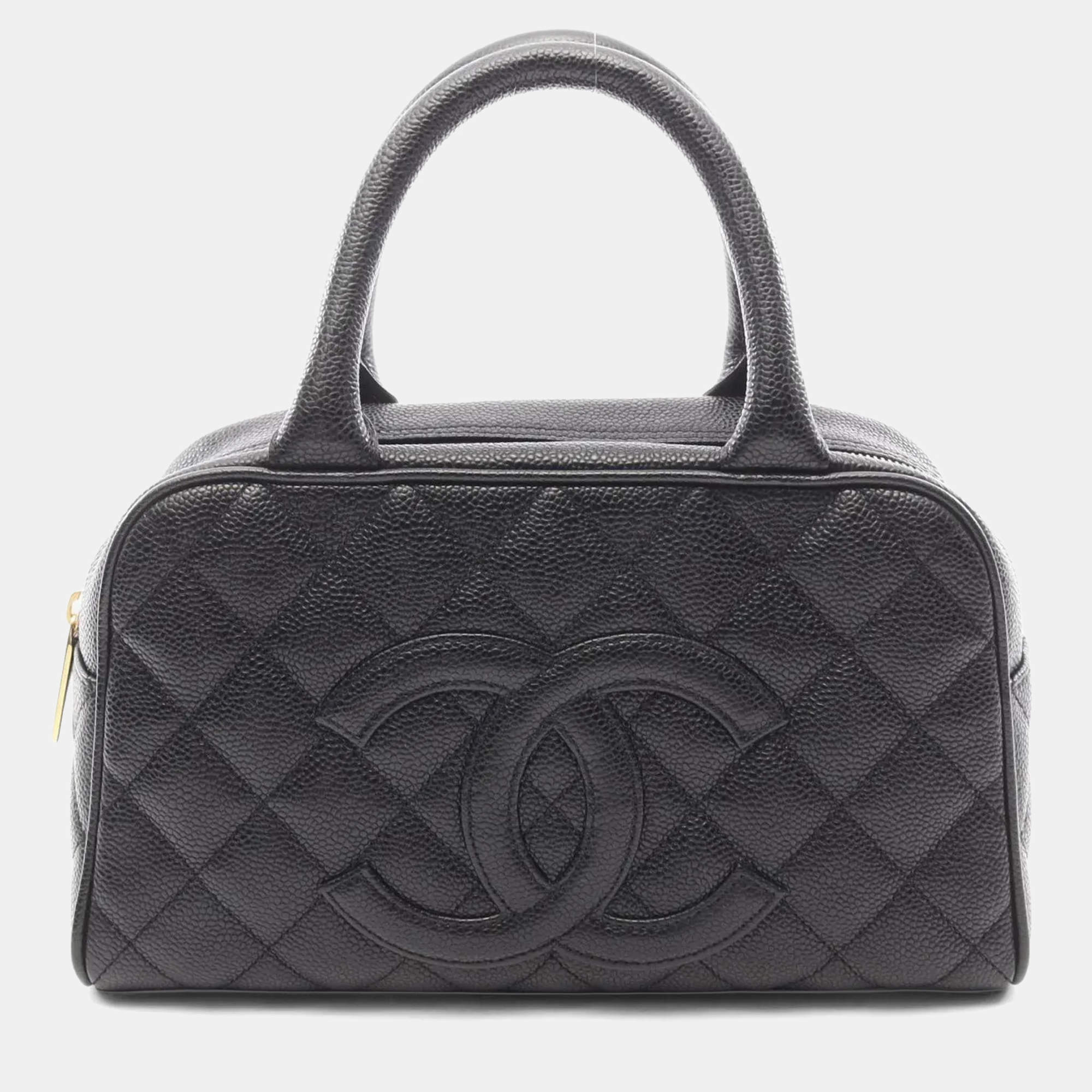 مملوكة مسبقًا Chanel Matelasse Handbag Bag Leather Grained Calfskin Black