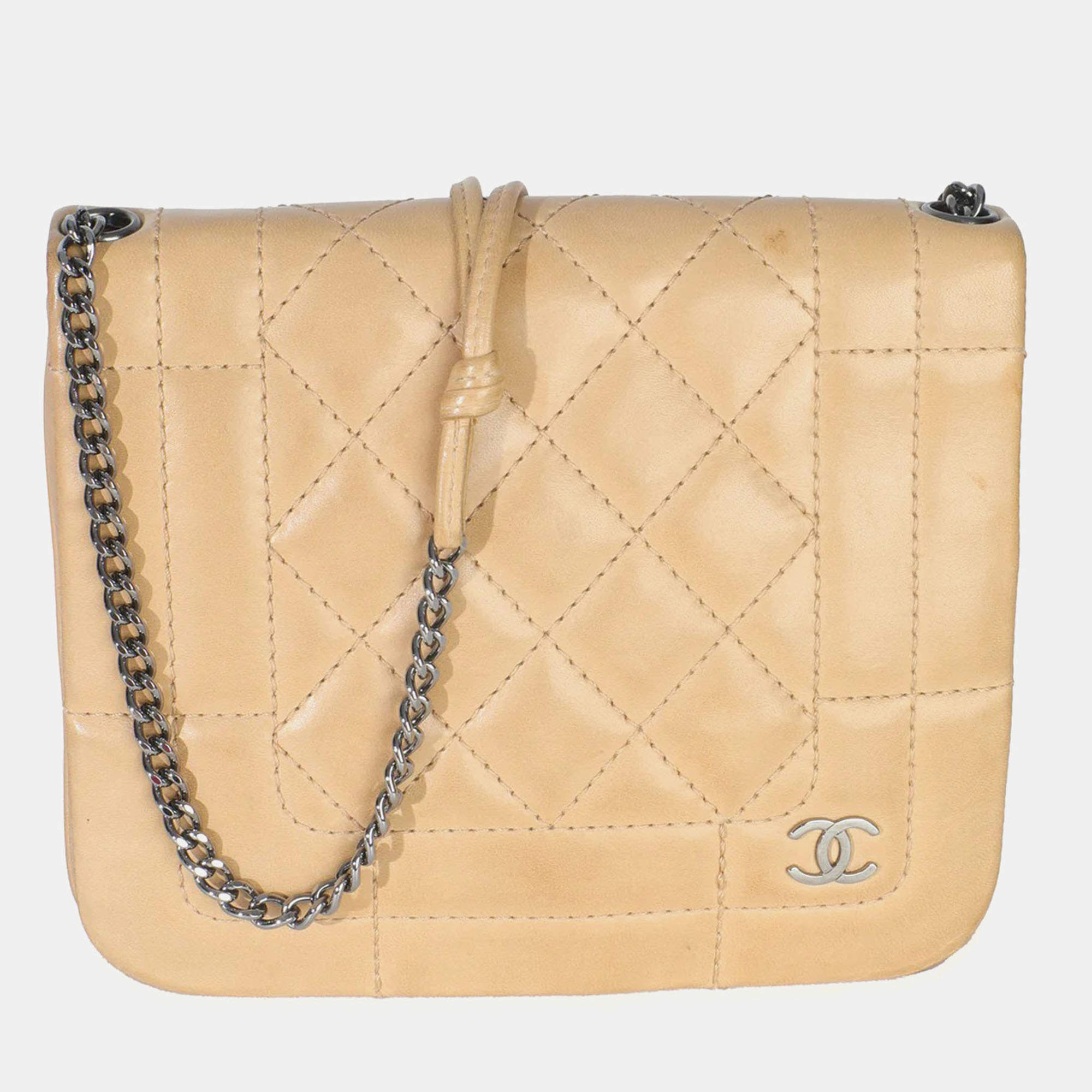 مملوكة مسبقًا Chanel Vintage Beige Quilted Lambskin Square CC Flap Bag