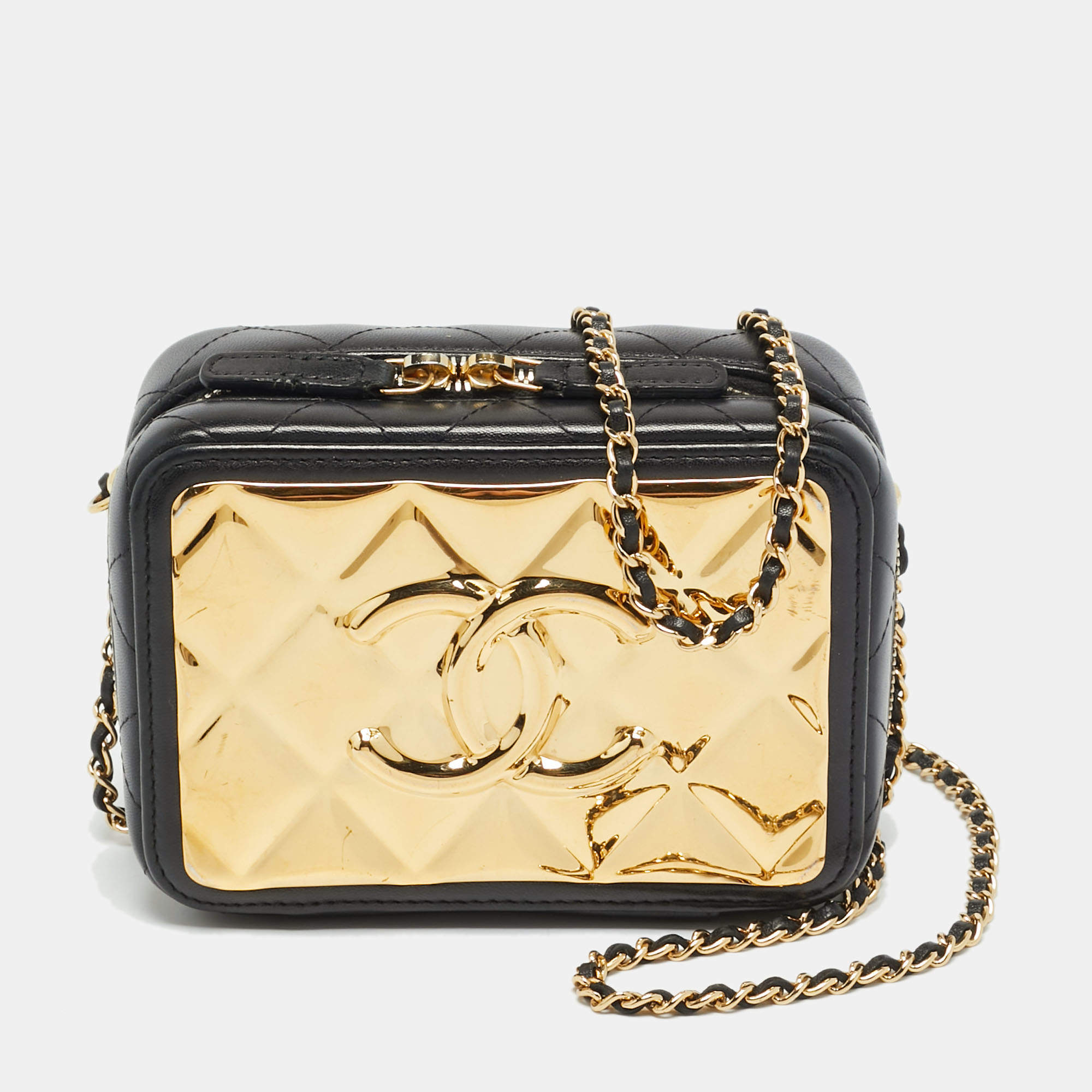 مملوكة مسبقًا Chanel Vanity CC Metal Plate Mini Black/Gold Quilted Leather Shoulder Bag