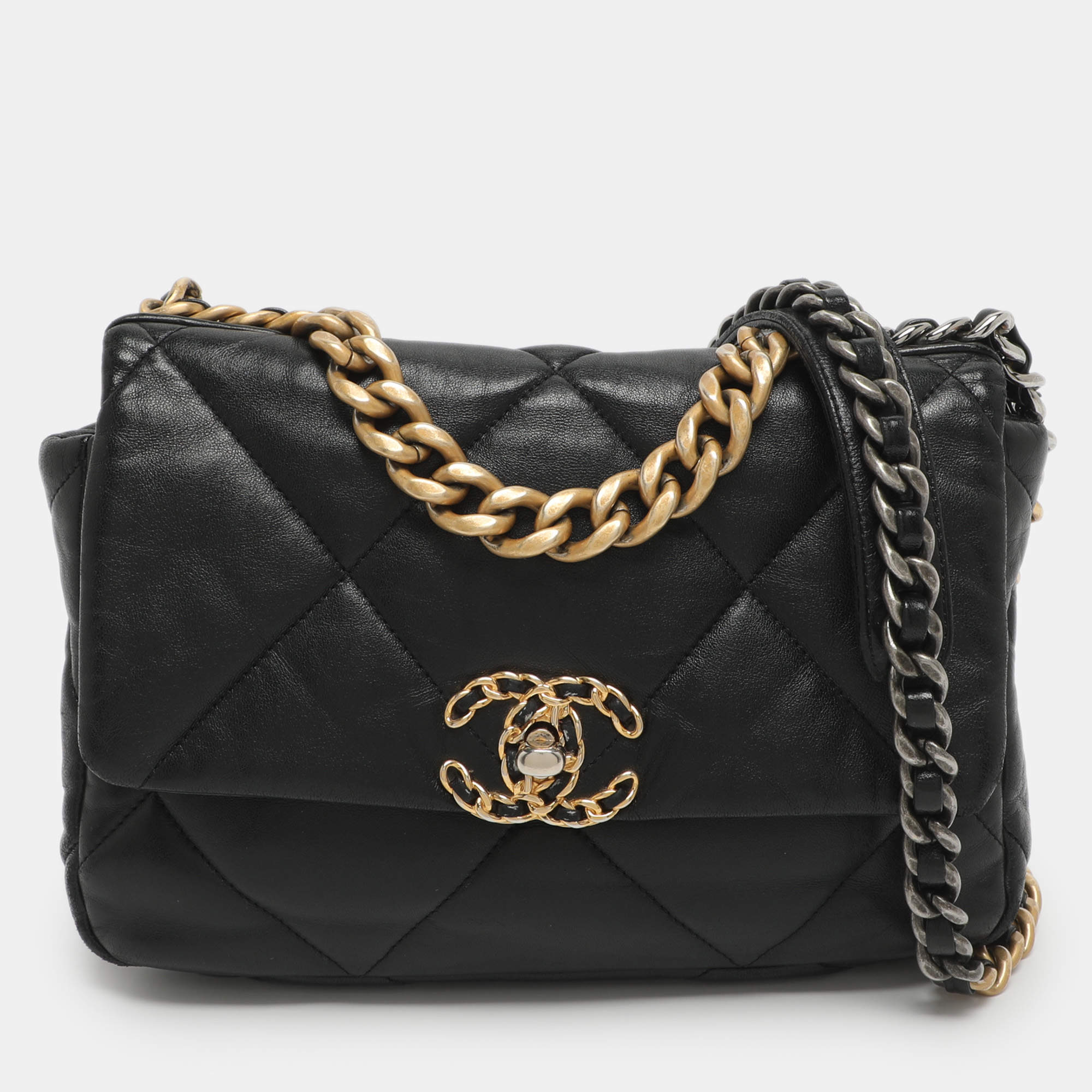 مملوكة مسبقًا Chanel 19 Flap Small Black Quilted Leather Bag
