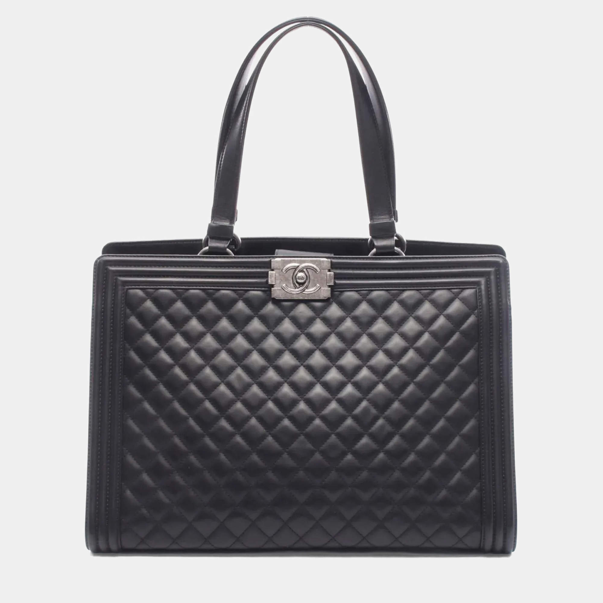 مملوكة مسبقًا Chanel Boy Chanel Large Matelasse Tote Bag Leather Black