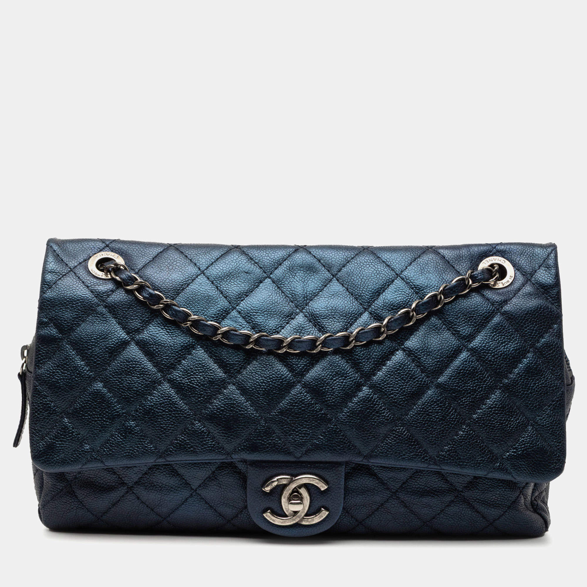 مملوكة مسبقًا Chanel Blue Jumbo Quilted Iridescent Caviar Easy Flap