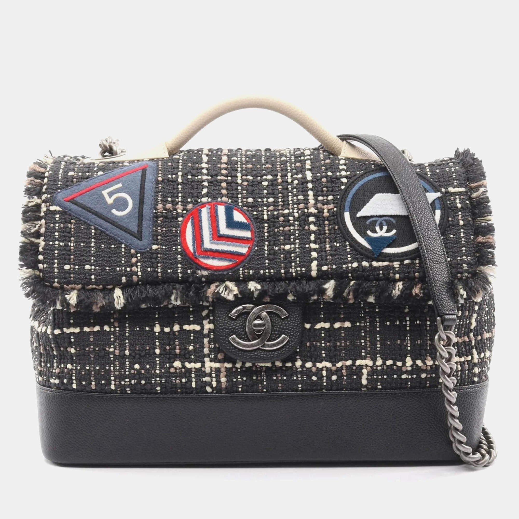 مملوكة مسبقًا Chanel Airline Shoulder Bag In Grained Calfskin Leather Black And Multicolor