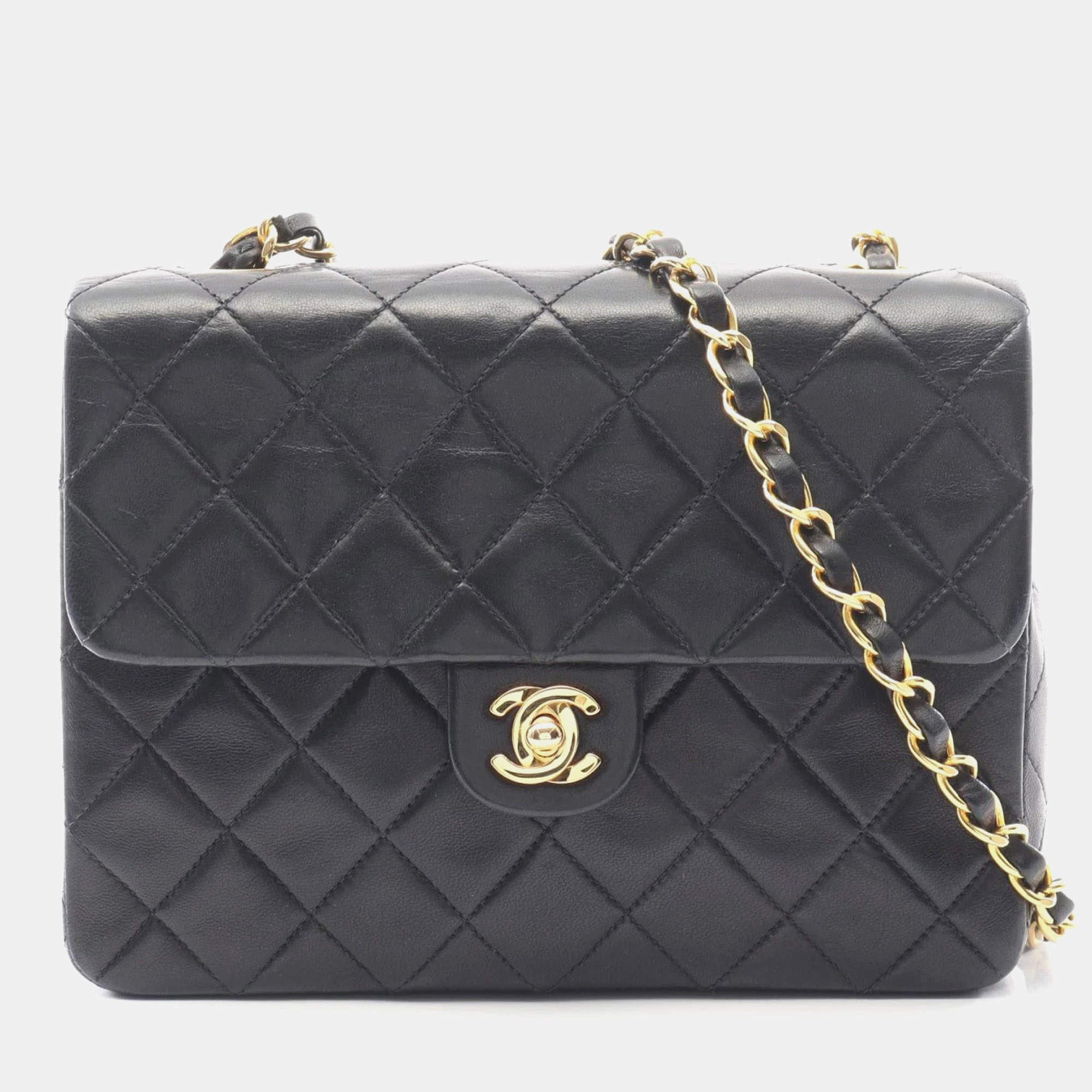 مملوكة مسبقًا حقيبة كتف شانيل ميني ماتلاسي جلد الحمل أسود