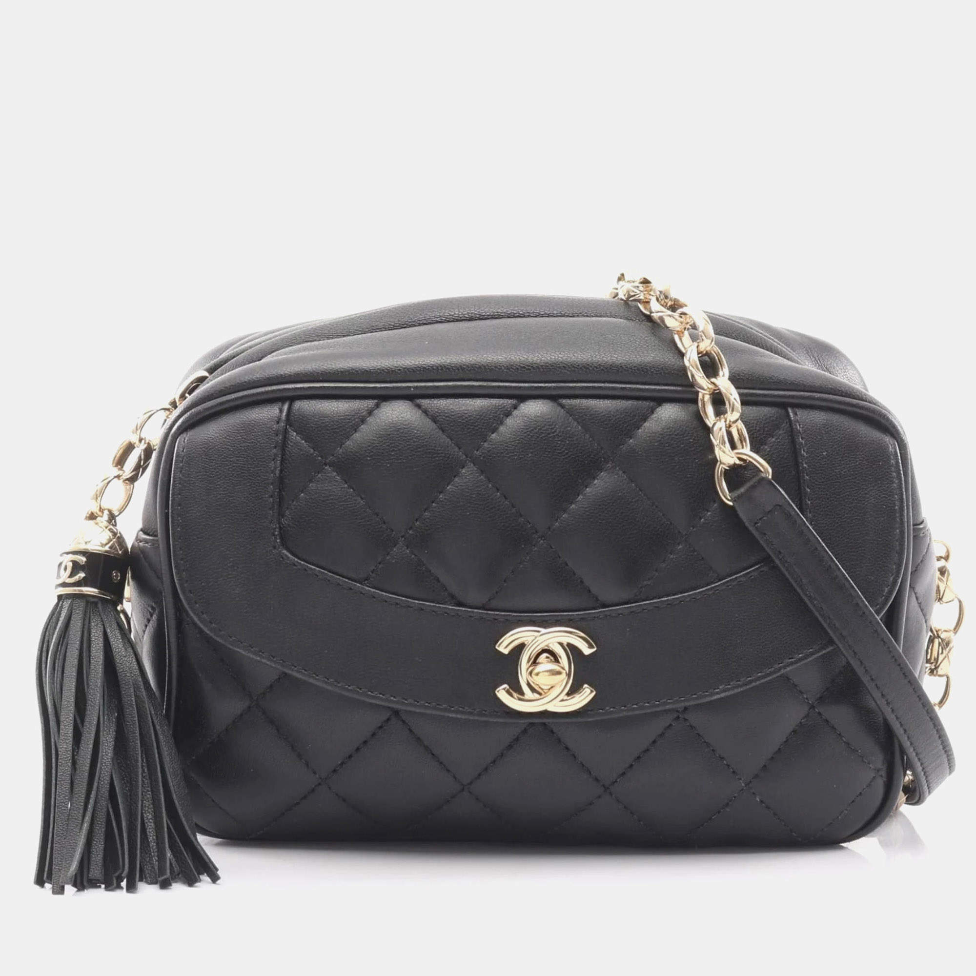 Pre Owned حقيبة كتف شانيل ديانا بغطاء ماتلاس من جلد الخروف الأسود