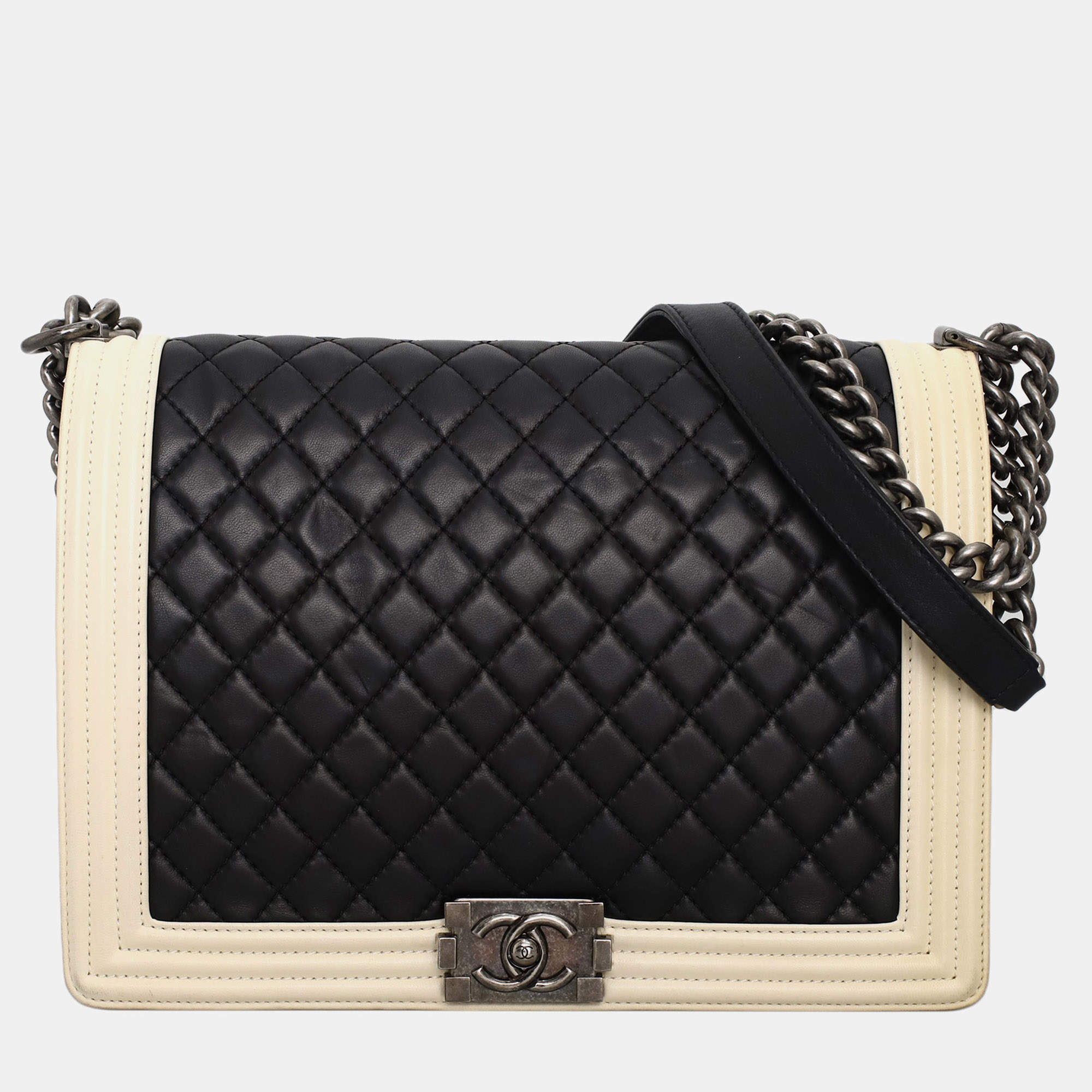 مملوكة مسبقًا Chanel Large Boy Bag Beige, Black Lambskin Leather