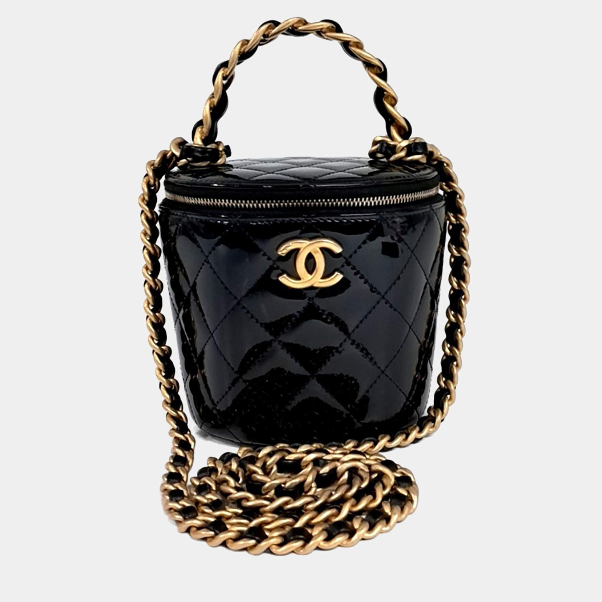 مملوكة مسبقًا Chanel Black Patent Leather Patent Cosmetic Case Top Handle Crossbody Bag