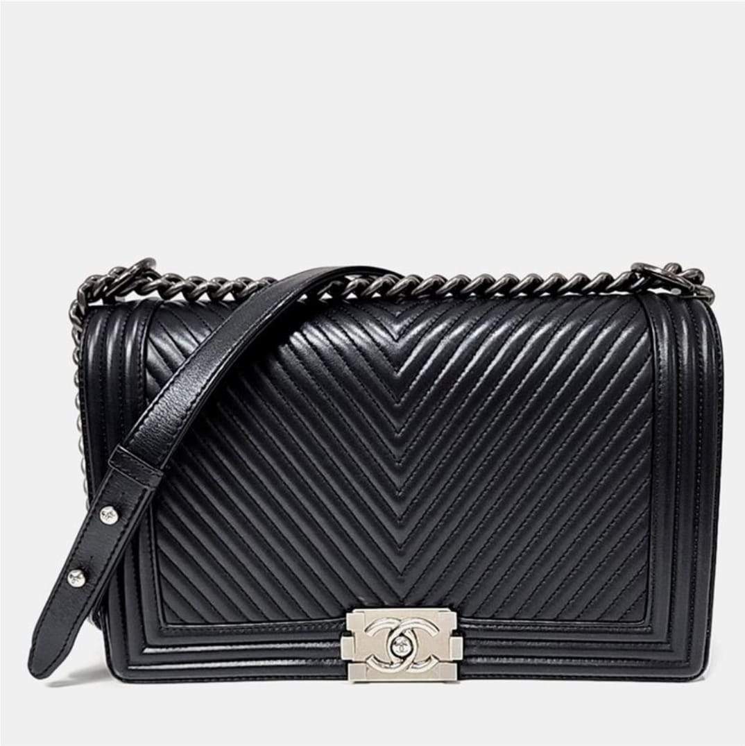 Pre Owned Chanel Black Leather Chevron Boy Bag New Medium