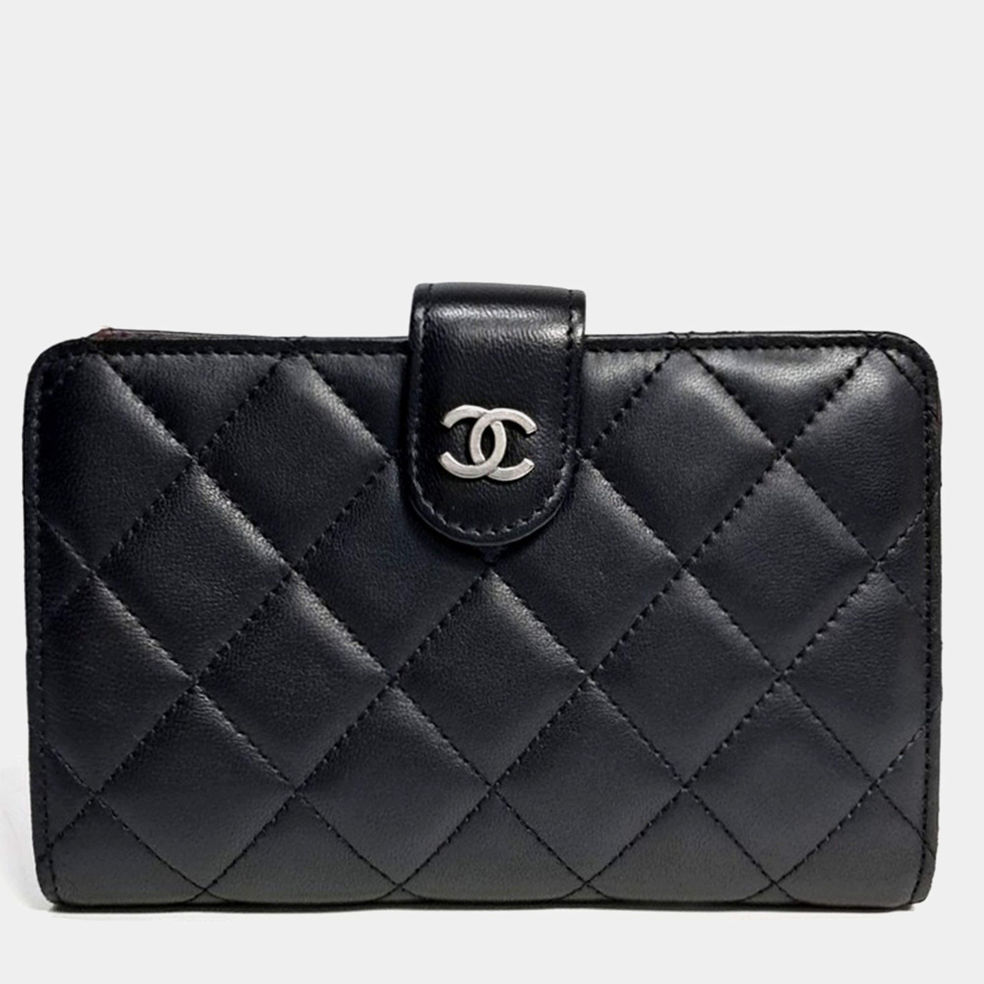 Pre Owned Chanel CC Compact Black Leather Quilted Medium Wallet