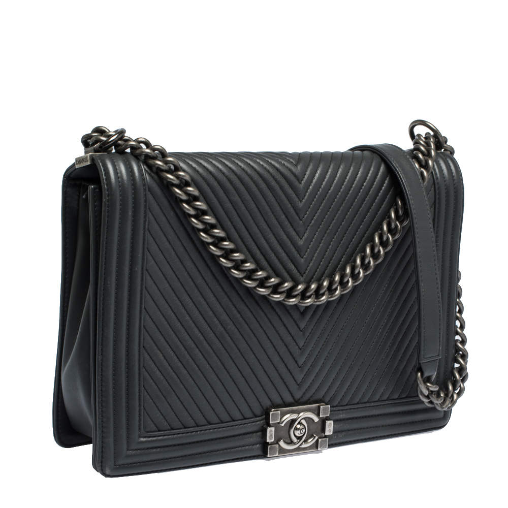 Chanel Gray Chevron Boy Bag Shoulder Bag DOOOXZDE 144020005911