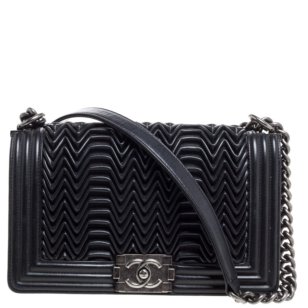 Pre Owned Chanel Black Pleated Leather Medium Boy Flap Bag