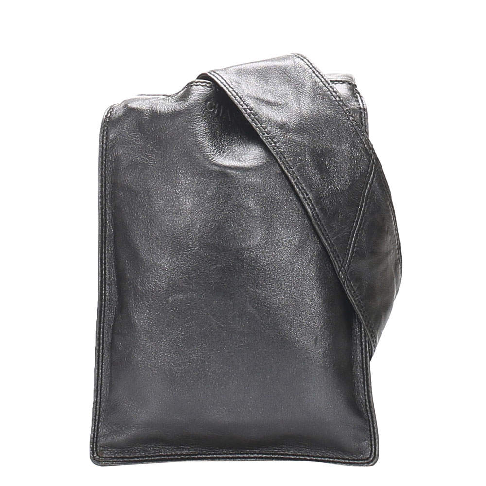 مملوكة مسبقًا Chanel Black Lambskin Leather Shoulder Bag 