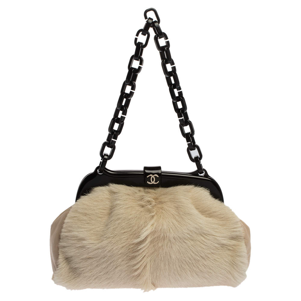 مملوكة مسبقًا حقيبة شانيل No. 5 إطار جلد وفرو بيج فاتحة