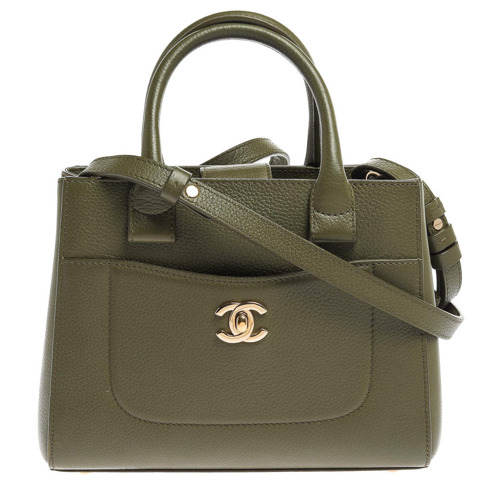 مملوكة مسبقًا Chanel Green Leather Mini Neo Executive Shopping Tote