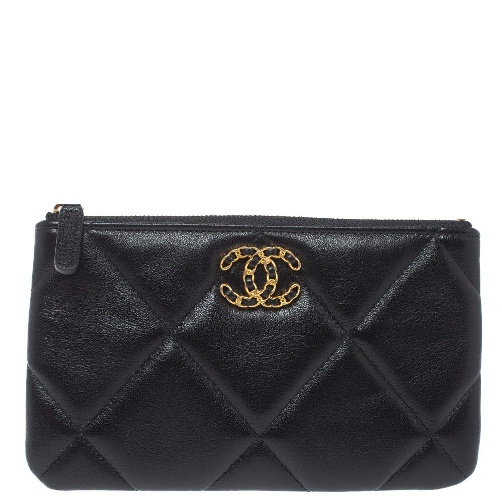Pre Owned Chanel  Black Quilted Leather 19 Pouch 
