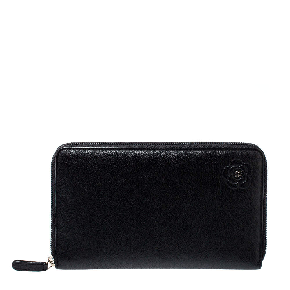 مملوكة مسبقًا Chanel Black Leather CC Camellia Embossed Zip Around Wallet