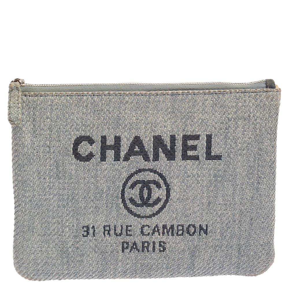 Pre Owned Chanel Light Blue Raffia Deauville Clutch