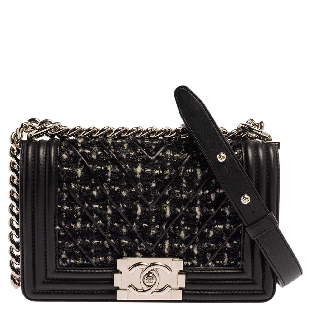 مملوكة مسبقًا Chanel Black Quilted Leather and Tweed Small Boy Flap Bag