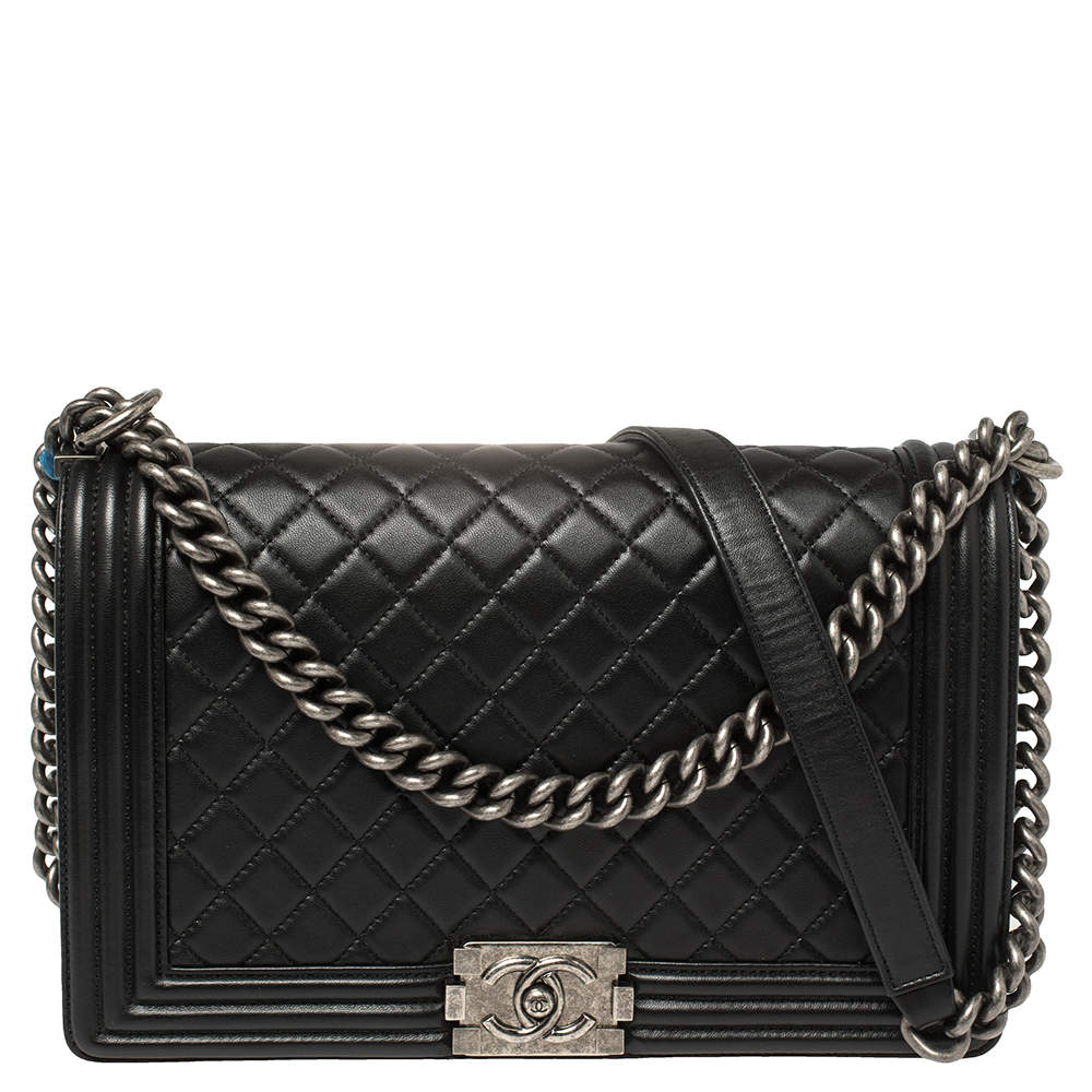 مملوكة مسبقًا Chanel Black Quilted Leather New Medium Boy Flap Bag