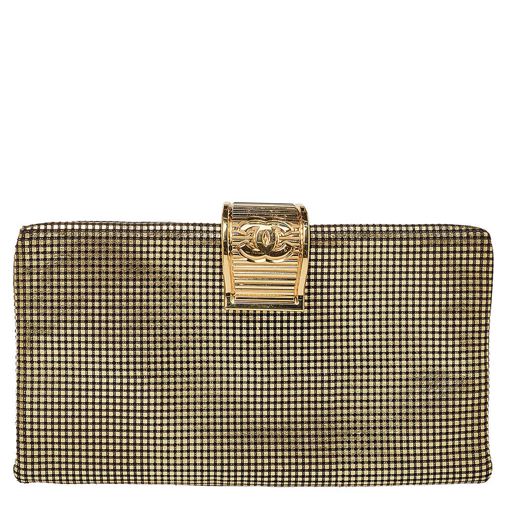 مملوكة مسبقًا Chanel Metallic Gold Leather CC Foldover Clutch