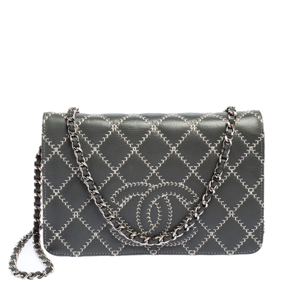 مملوكة مسبقًا Chanel Grey/Pink Quilted Leather Wild Stitch CC Wallet on Chain