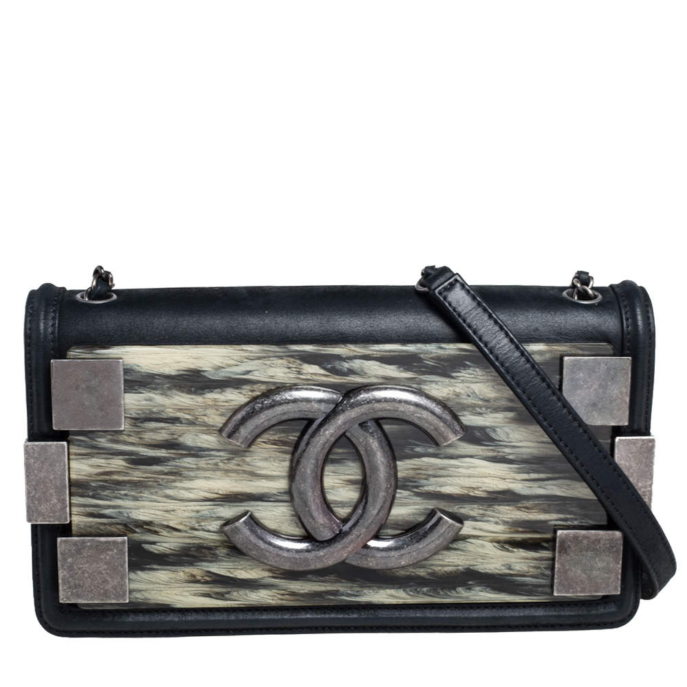 مملوكة مسبقًا Chanel Black Plexiglass And Iridescent Leather East/West Boy Brick Flap Bag