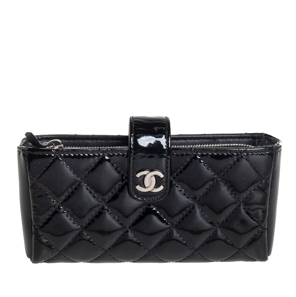 Pre Owned Chanel Black Quilted Patent Leather CC Phone Pouch