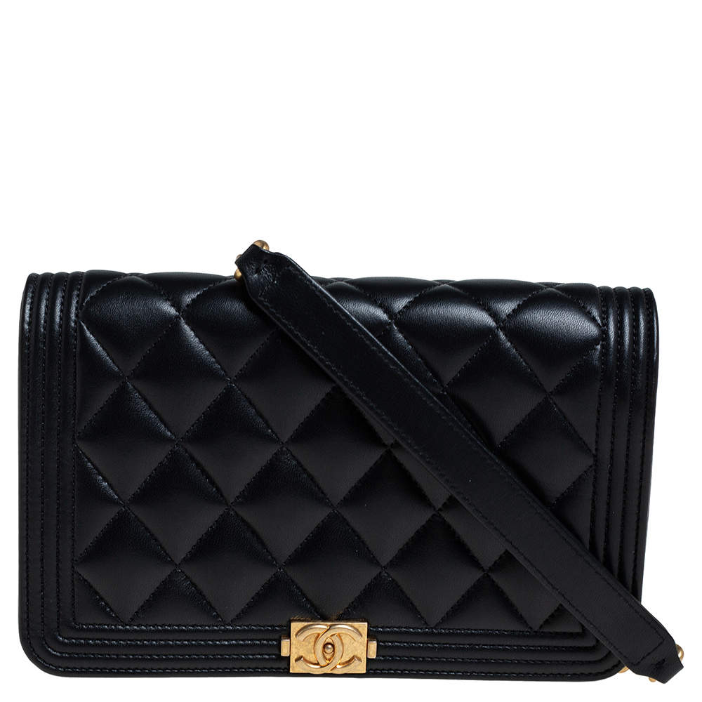مملوكة مسب�قًا محفظة شانيل بوي جلد خروف مبطن أسود بسلسلة
