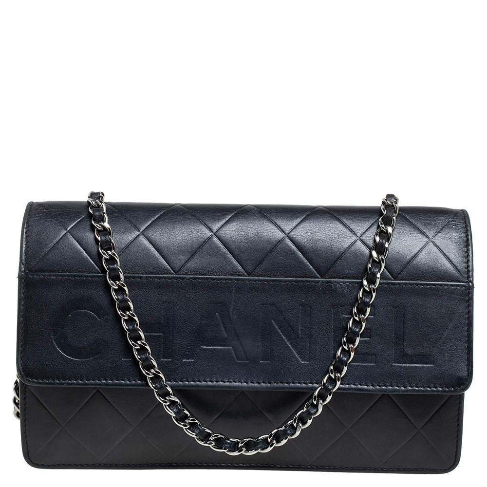 مملوكة مسبقًا Chanel Black Quilted Leather Logo Wallet On Chain