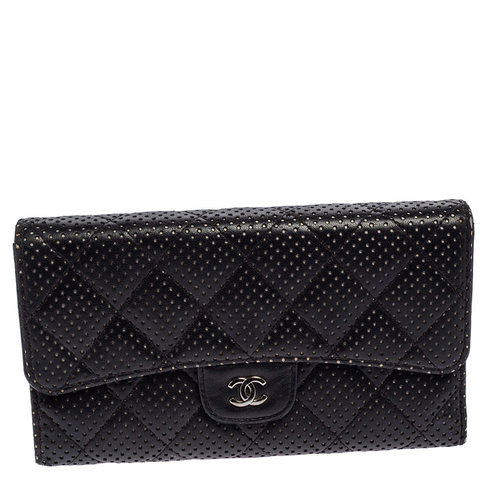 مملوكة مسبقًا Chanel Black Quilted Perforated Leather Continental Wallet