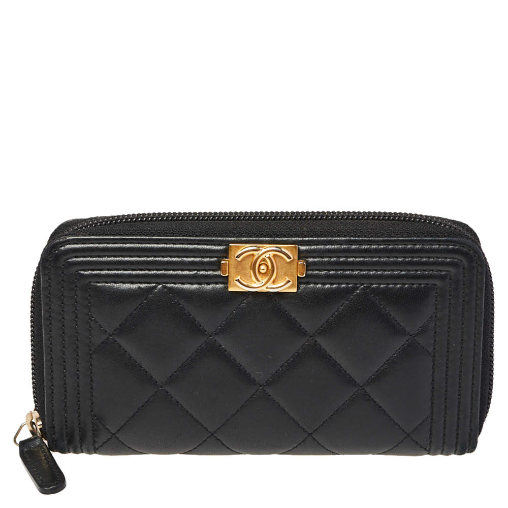 مملوكة مسبقًا Chanel Black Quilted Leather Boy Zip Around Wallet