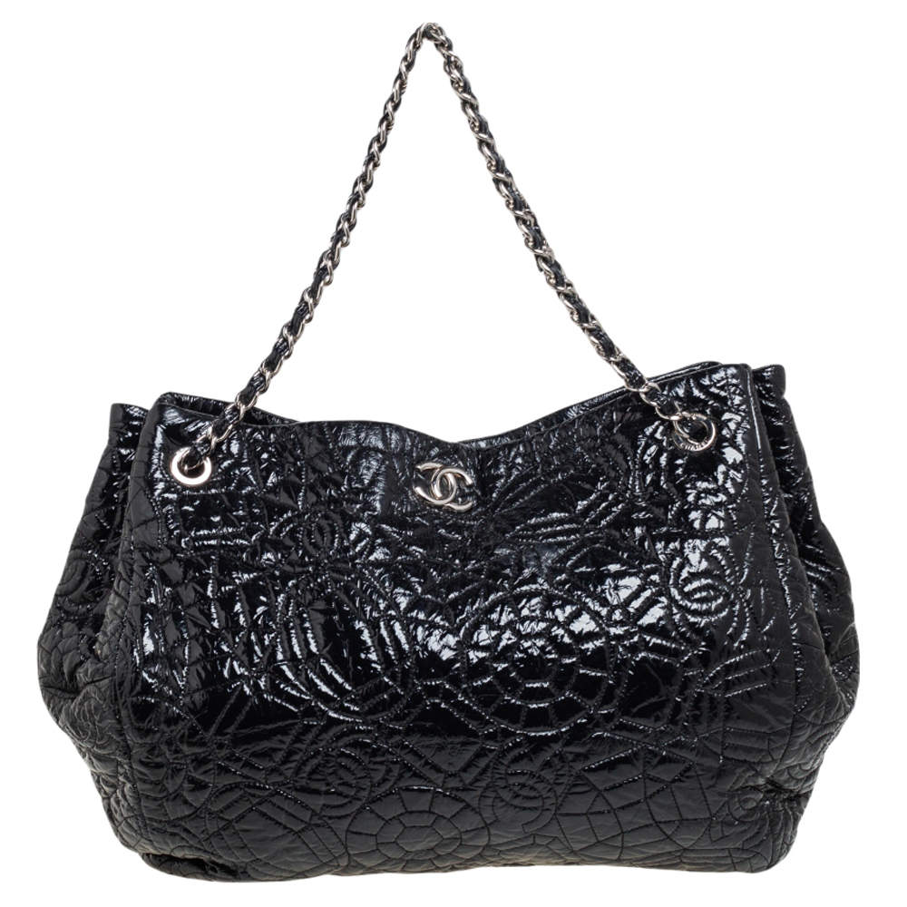 Pre Owned Chanel Black Camellia Embossed Patent Vinyl Accordion Hobo