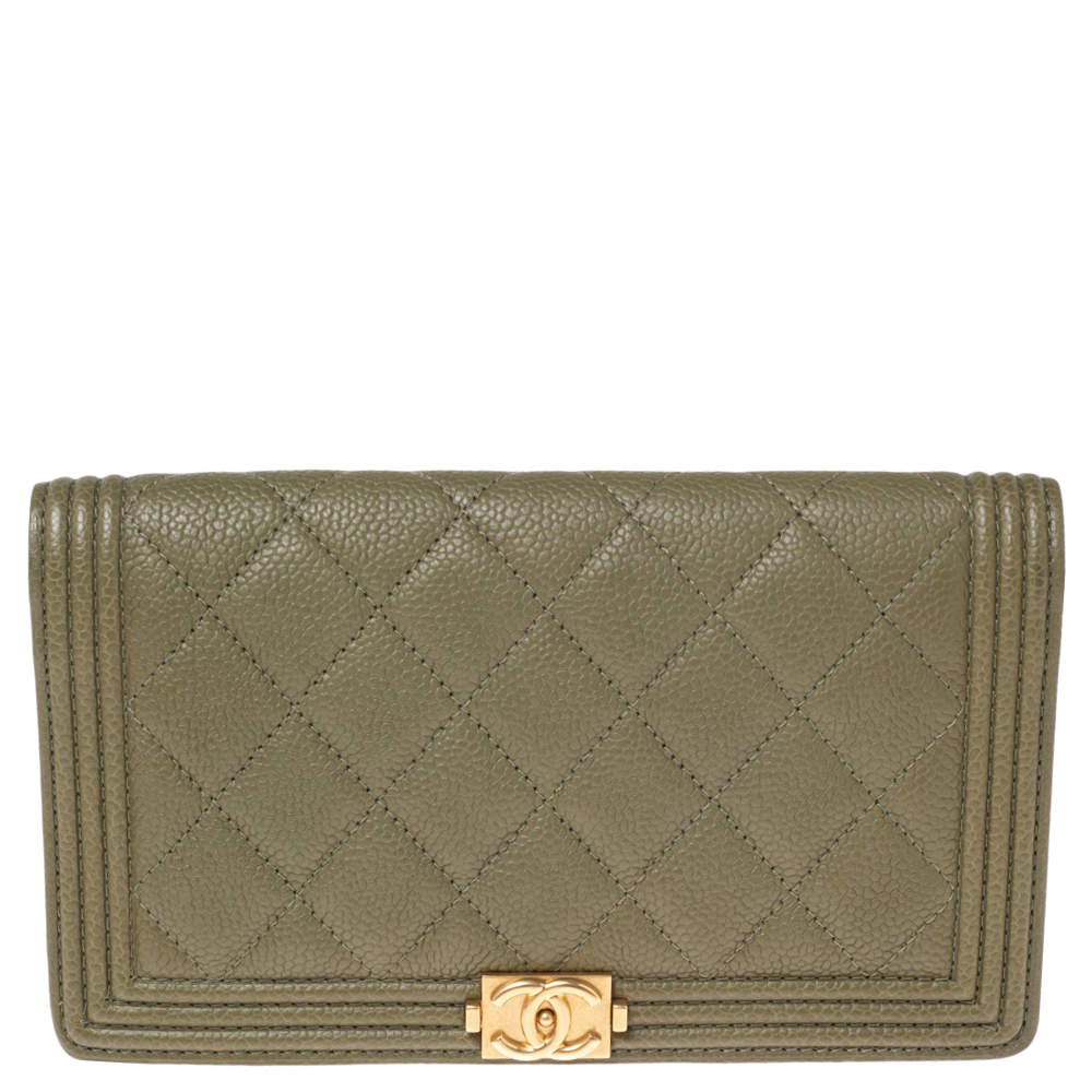 مملوكة مسبقًا م حفظة كونتينيتال شانيل بوي L ين جلد كافيار أخضر مبطن