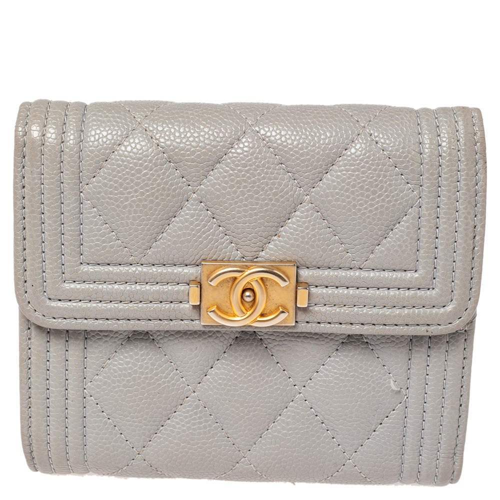 مملوكة مسبقًا محفظة شانيل بوى جلد كافيار رصاصي مبطن