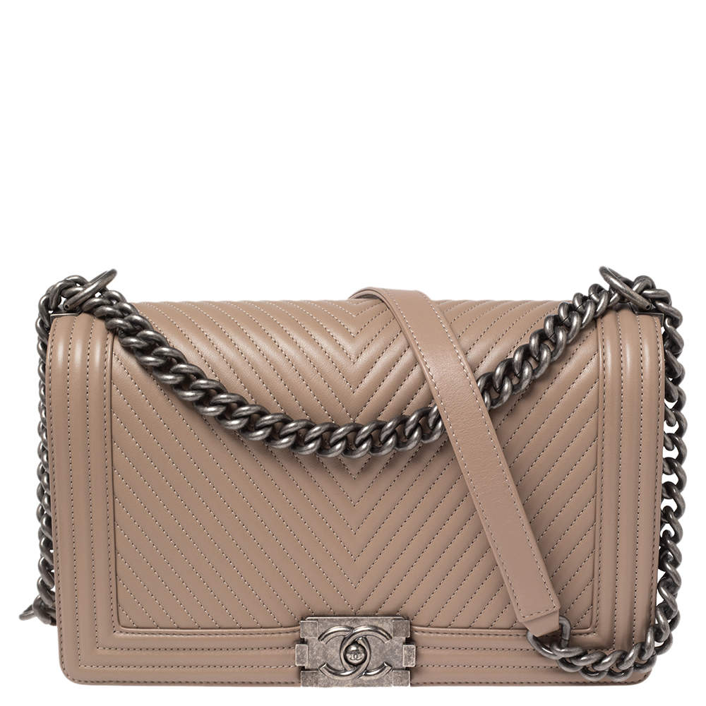 Chanel, a beige chevron leather 'Double Flap bag', 2017. - Bukowskis