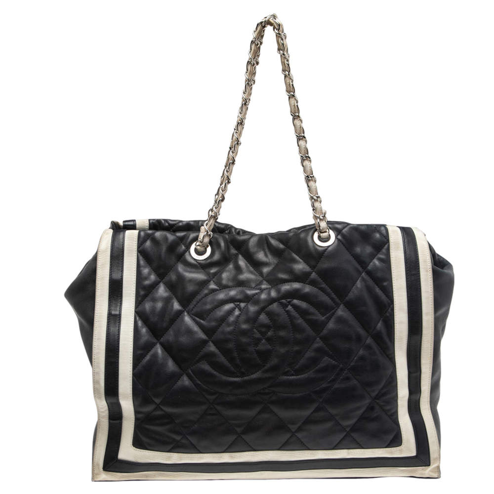 Pre Owned Chanel Navy Blue/White Quilted Leather CC Shopper Tote 