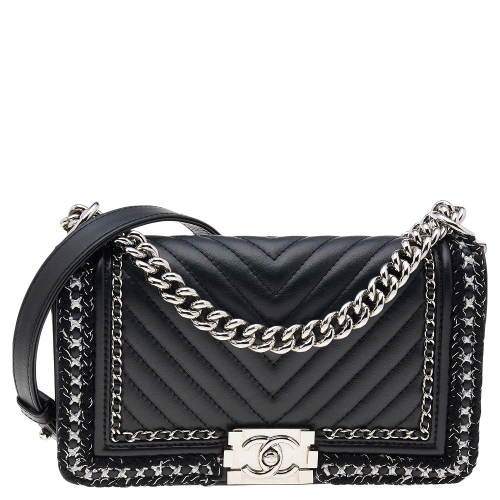 مملوكة مسبقًا Chanel Black Chevron Leather and Tweed Medium Boy Flap Bag