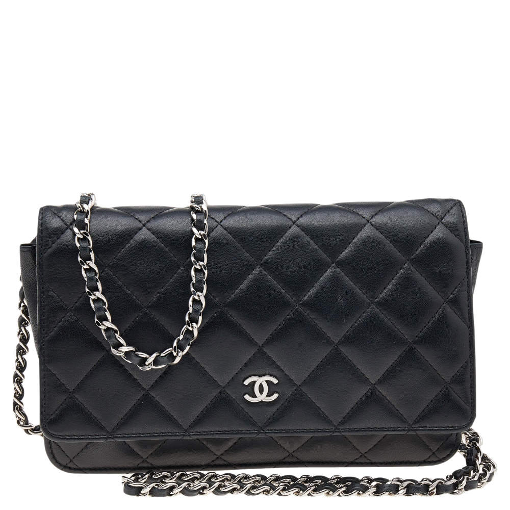 مملوكة مسبقًا محفظة بسلسلة شانيل كلاسيك جلد مبطن أسود