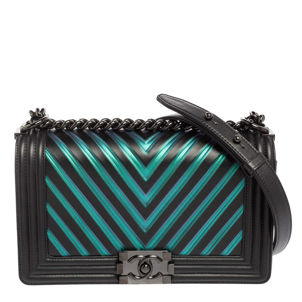 Pre Owned Chanel Black/Iridescent Chevron Leather Medium Boy Bag
