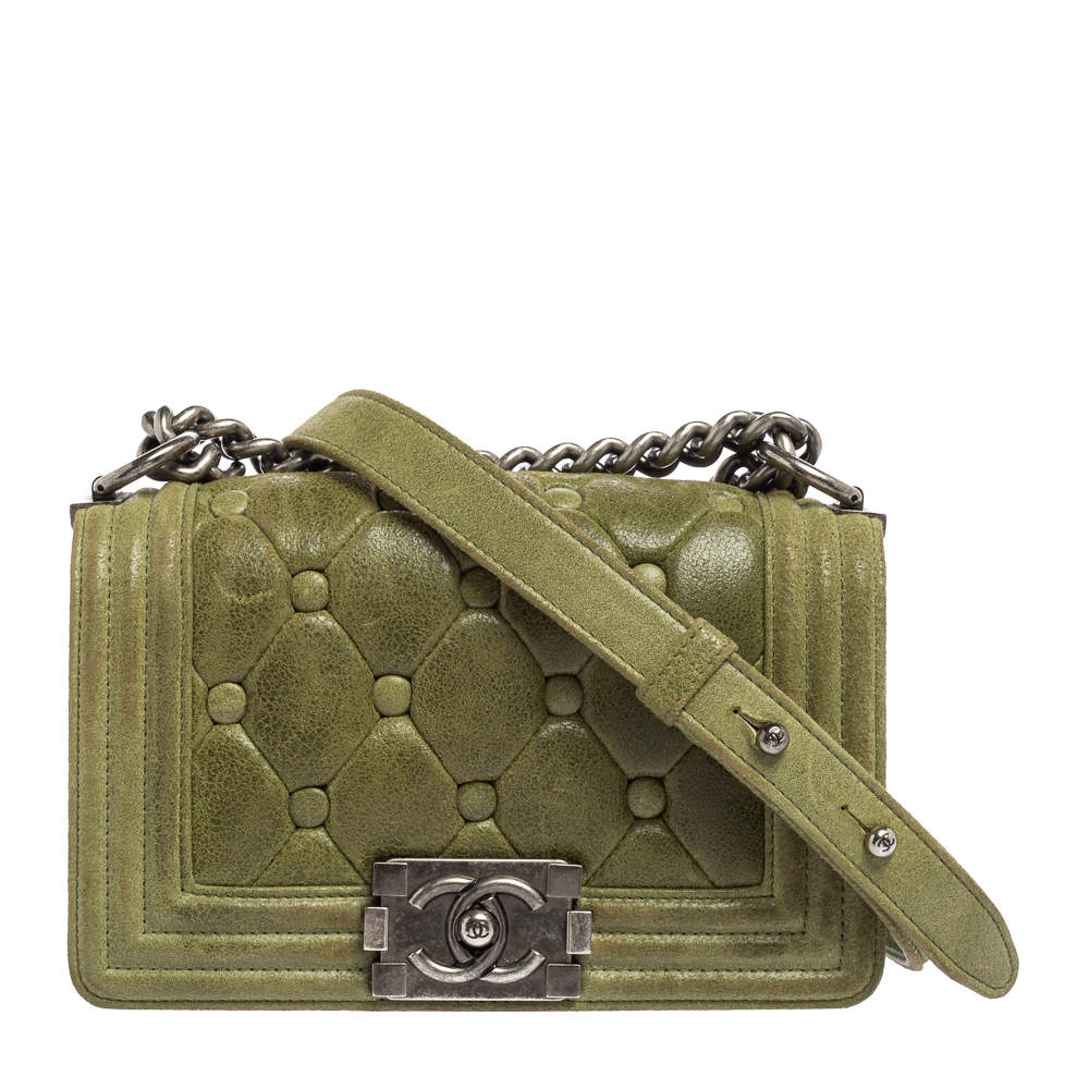 Pre Owned حقيبة شانيل تشيسترفيلد بادينغ بوي جلد نوبوك مبطن بني بقلاب صغيرة 