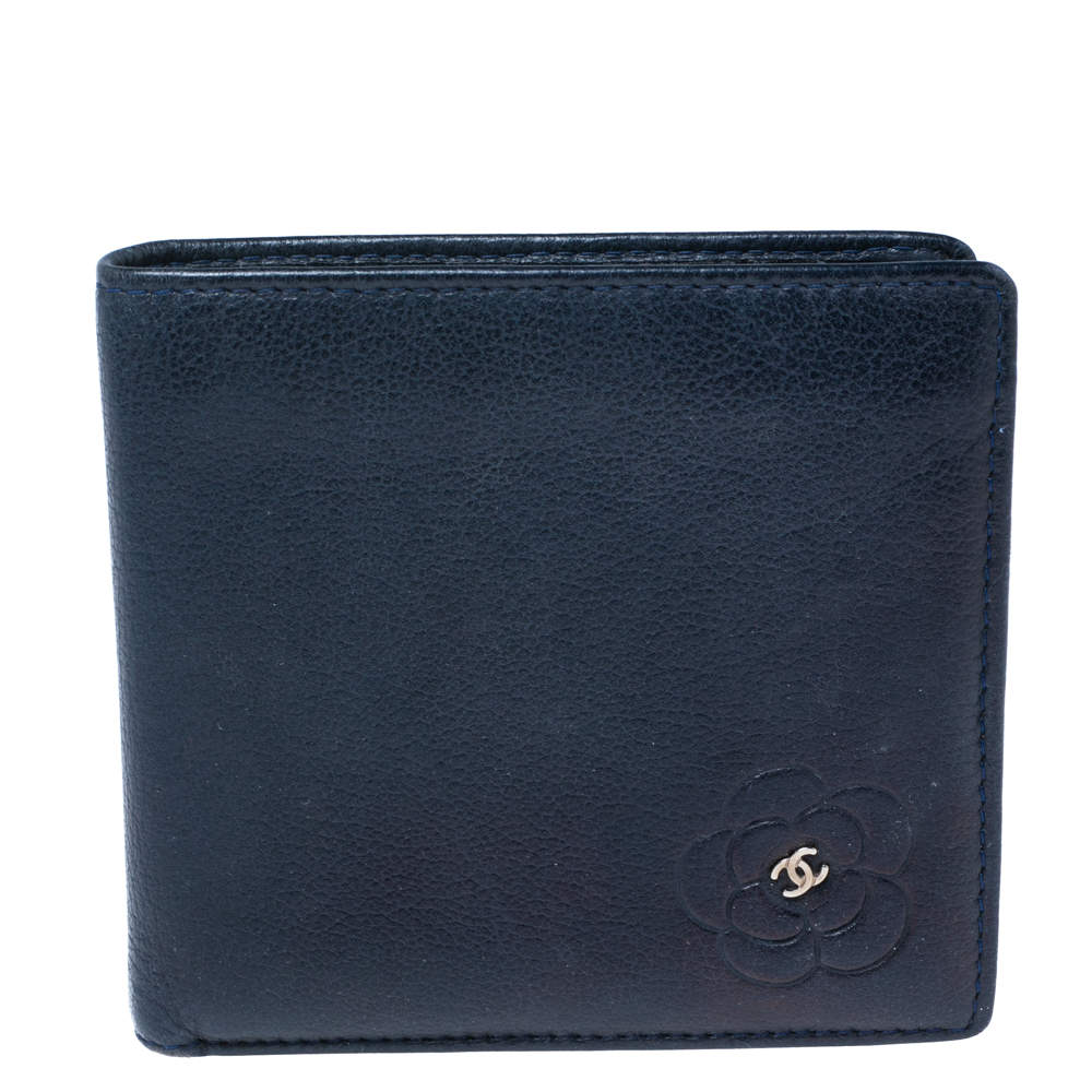 مملوكة مسبقًا Chanel Dark Blue Leather CC Camellia Bifold Wallet