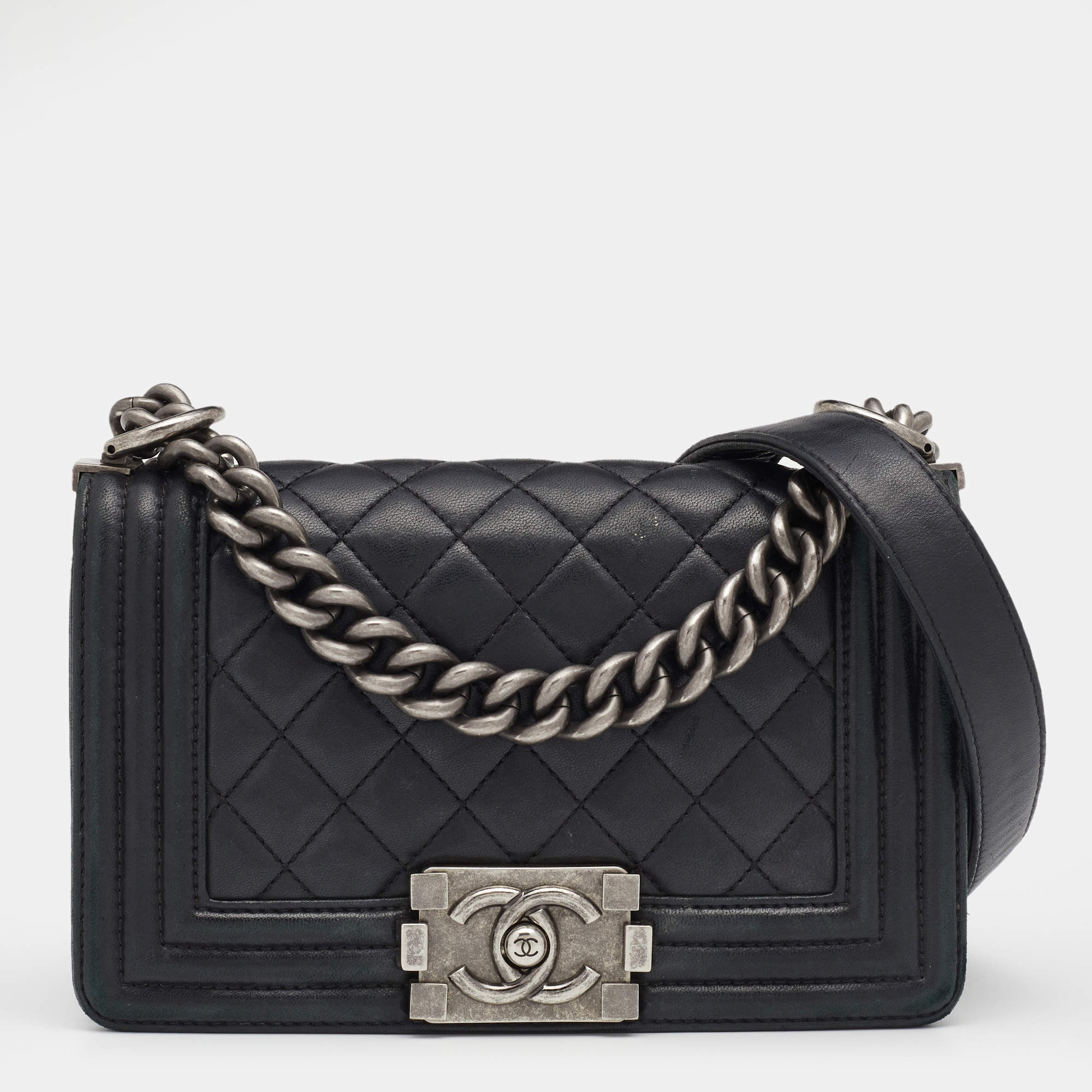 مملوكة مسبقًا Chanel Black Quilted Leather Small Boy Flap Bag