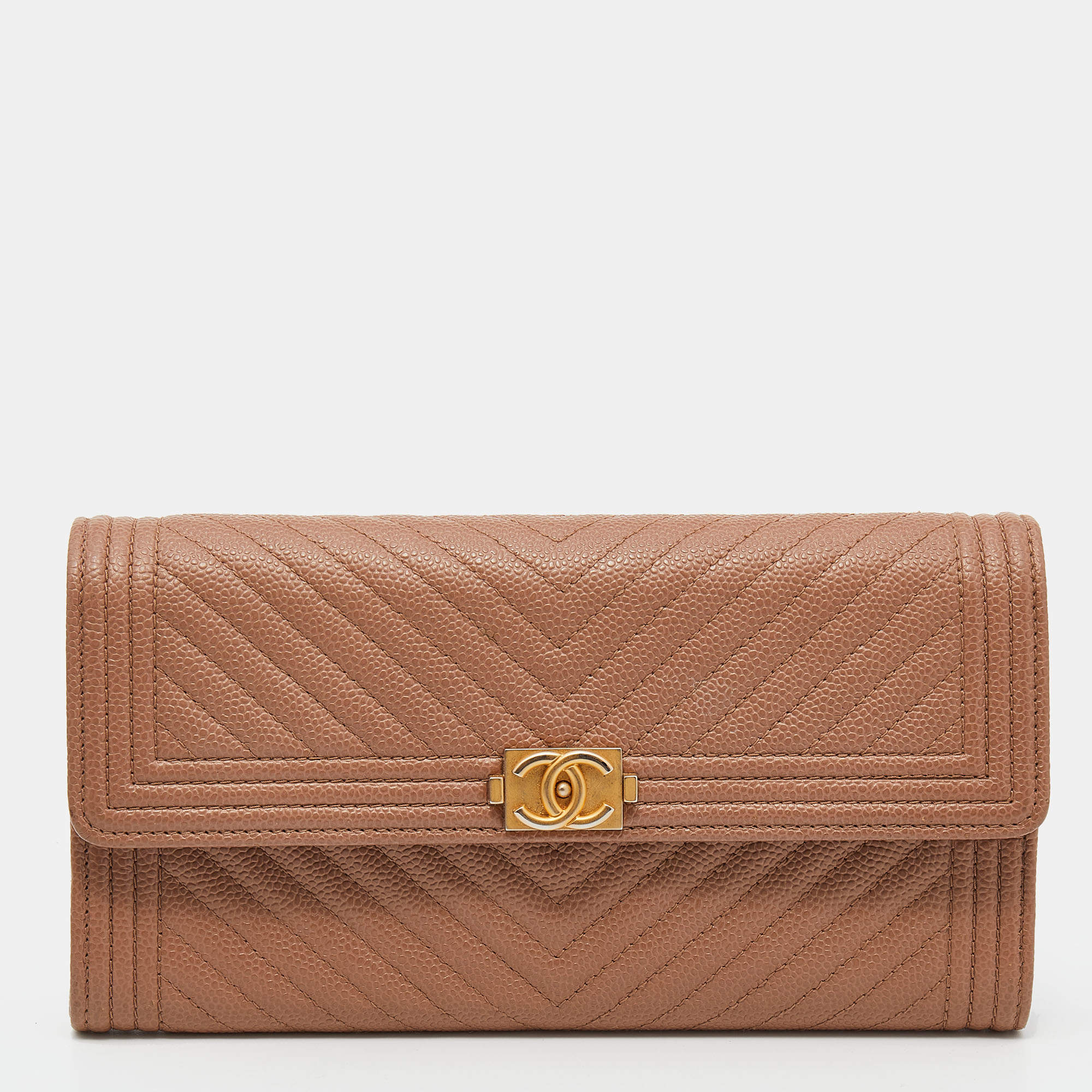 مملوكة مسبقًا Chanel Beige Caviar Chevron Quilted Leather Boy Flap Wallet